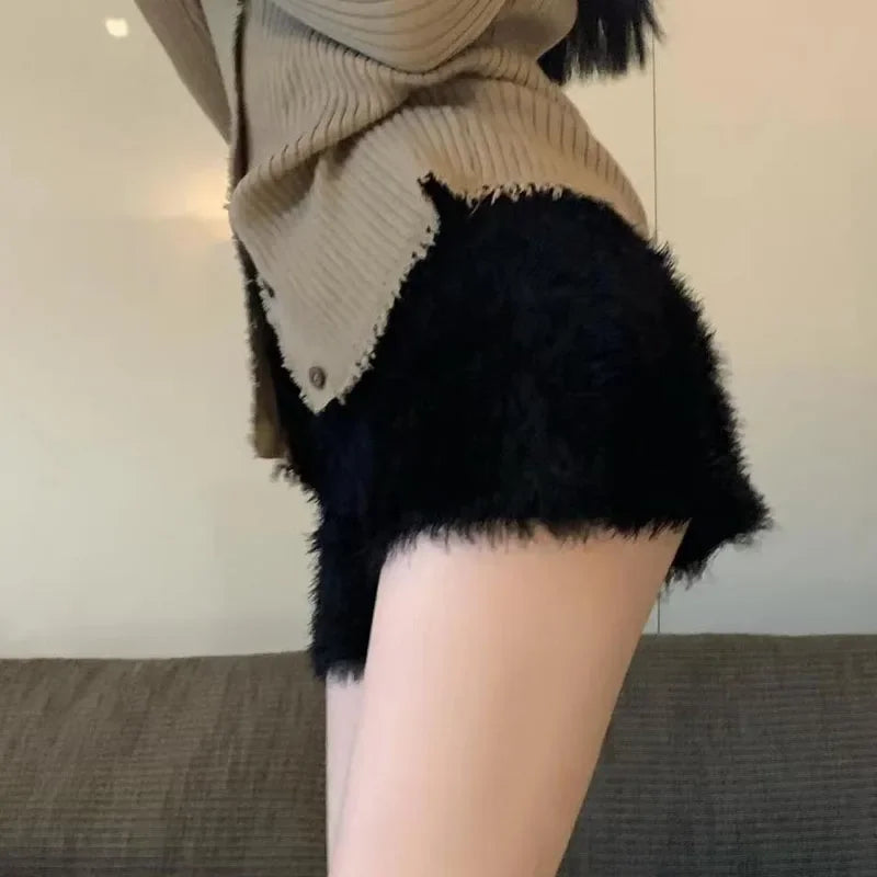 Womens Plush Shorts Slim High Waist Winter Autumn Thick Velvet Pants Aesthetic Elegant Cute Y2k Korean Shorts for Female New